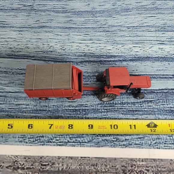 Vtg 1/64 scale Ertl die-cast/plastic Case IH 7130 tractor & Silage Chopper box - Picture 2 of 8